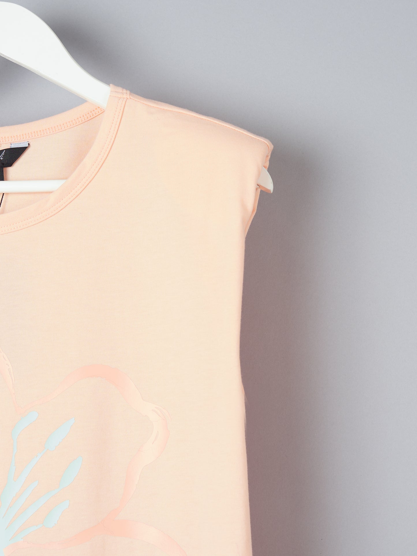 LILY POWER SLEEVELESS TEE