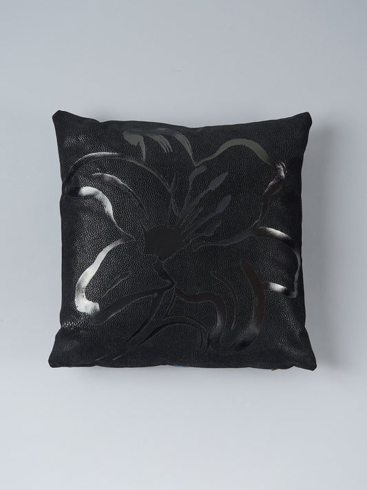 BLACK LILY THROW PILLOW 17X17